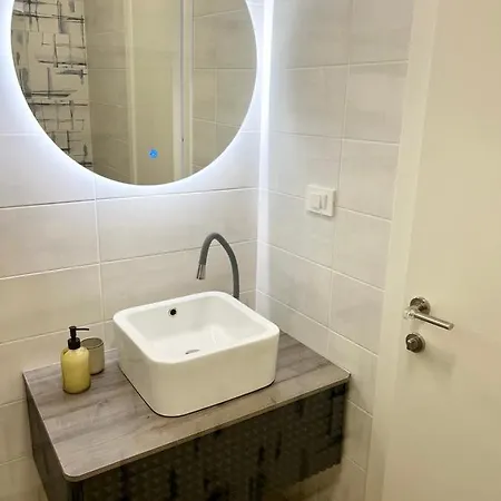 Cube L Affittacamere Medolino