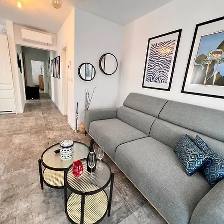 Cube L Guest house