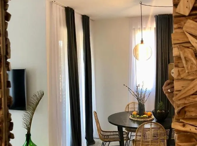 Cube L Gostinjska kuća